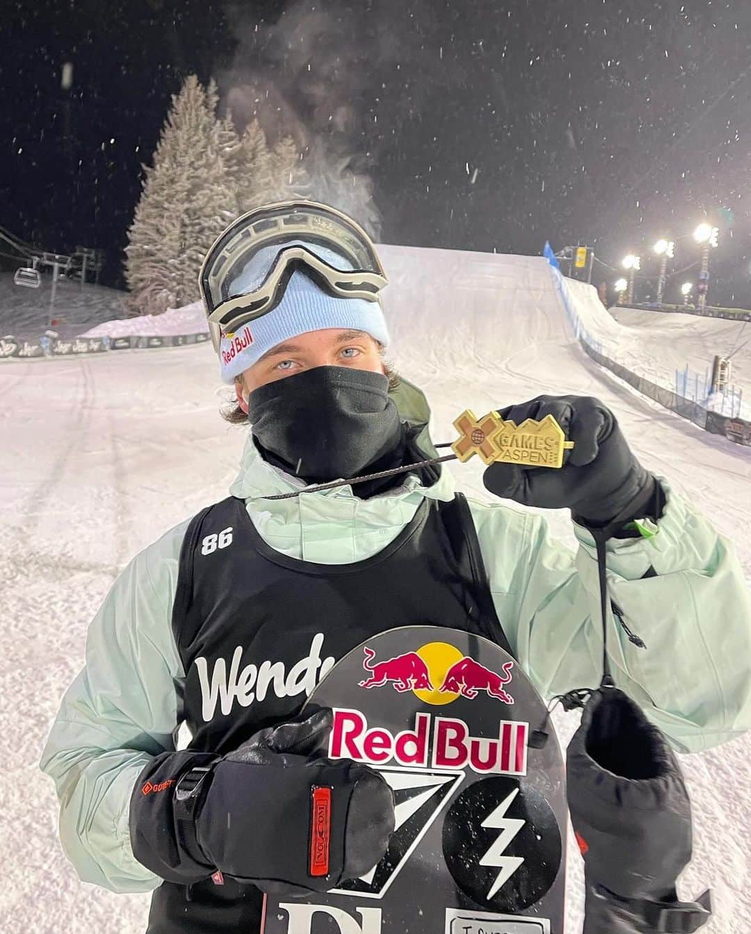 マルクス・クリーブランドさんのインスタグラム写真 - (マルクス・クリーブランドInstagram)「Wildest week of my life! To earn 3 medals at @xgames this week just feels surreal🥇🥇🥈🤯 thank you all for the love once again, really appreciate it❤️ #xgames」1月24日 20時53分 - marcuskleveland