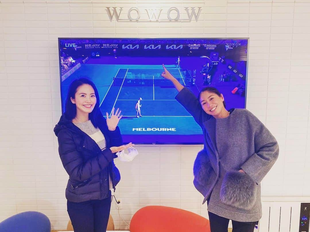 浅越しのぶさんのインスタグラム写真 - (浅越しのぶInstagram)「本日をもってWOWOWさんでの解説、無事終了しました。 引き続き日曜まで試合は続きますので、全豪オープンをお楽しみください😊 今回は感染対策で周りの方とはほとんど接触せずにいたので、 渋佐アナウンサーと帰り際に会えて嬉しかった〜💕 #AO #australia  #ausopen  #全豪オープン #テニス #解説 #渋佐アナウンサー #wowow」1月24日 22時02分 - shinobu_asagoe_official