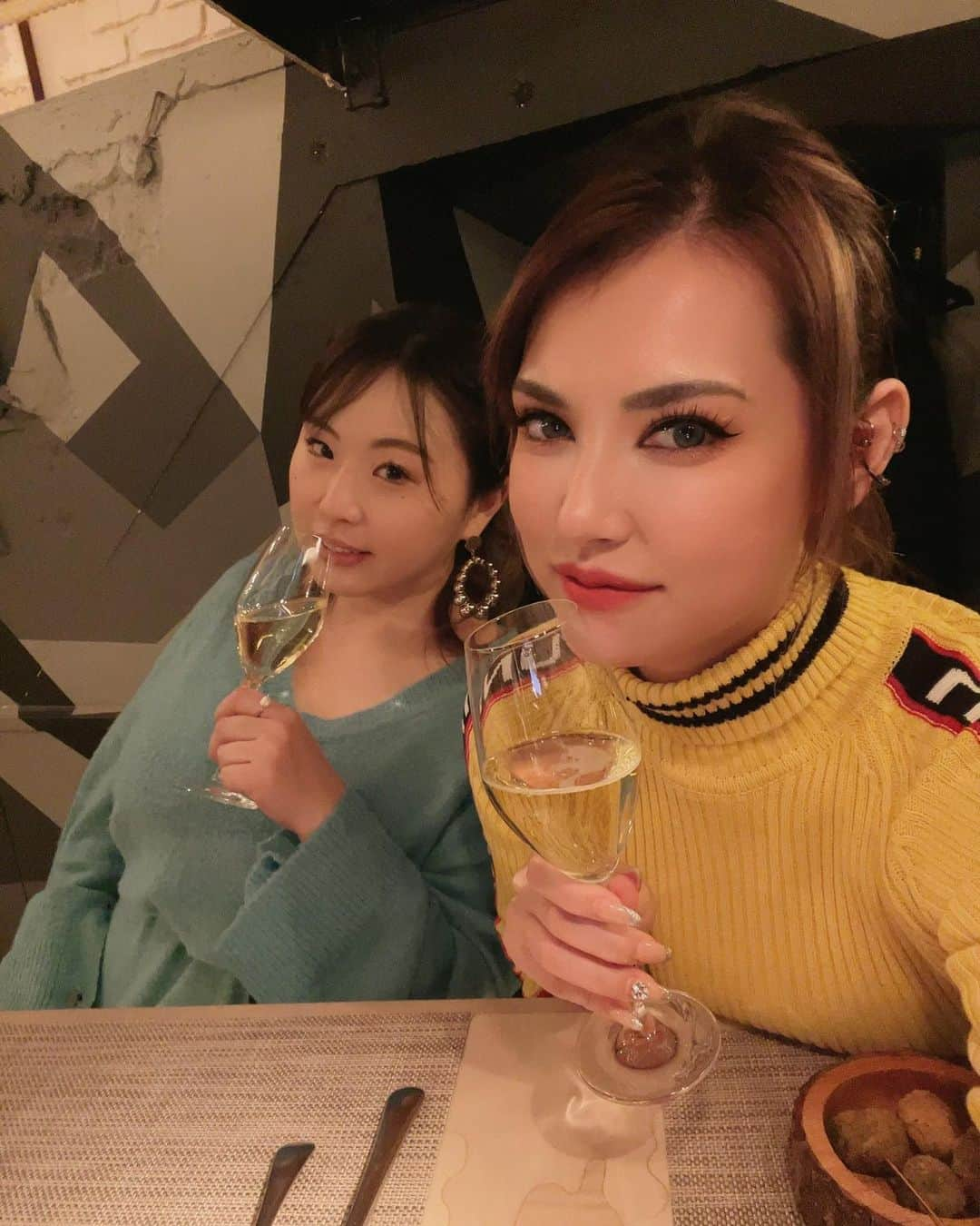 青木りんさんのインスタグラム写真 - (青木りんInstagram)「🍷🍝  イタリアン大好きなのです❤️  久しぶりに @maria.ozawa0108 と😎💕  美味しかったし楽しかった！  まんぼーだから 早い時間から少しだけ。。  今度はもっとゆっくりしたい🥺   #イタリアン  #ワイン  #小澤マリア   #mariaozawa   #青木りん  #rinaoki   #長い付き合い」1月24日 23時02分 - rinrinrin108