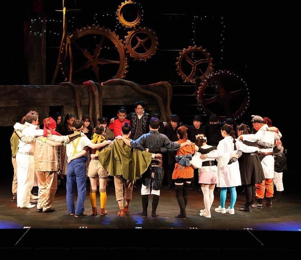 田谷野亮のインスタグラム：「#ドラゴンカンパニー2  無事に全公演終了しました 今までの公演で1番辛かった 幕があいてしまって良かった  仲間と毎日いれて救われた 絶対常識外れまで行き着くぞ！ 自分が行きたいとこまで行きたい  みんな元気かな ありがとうございました！」