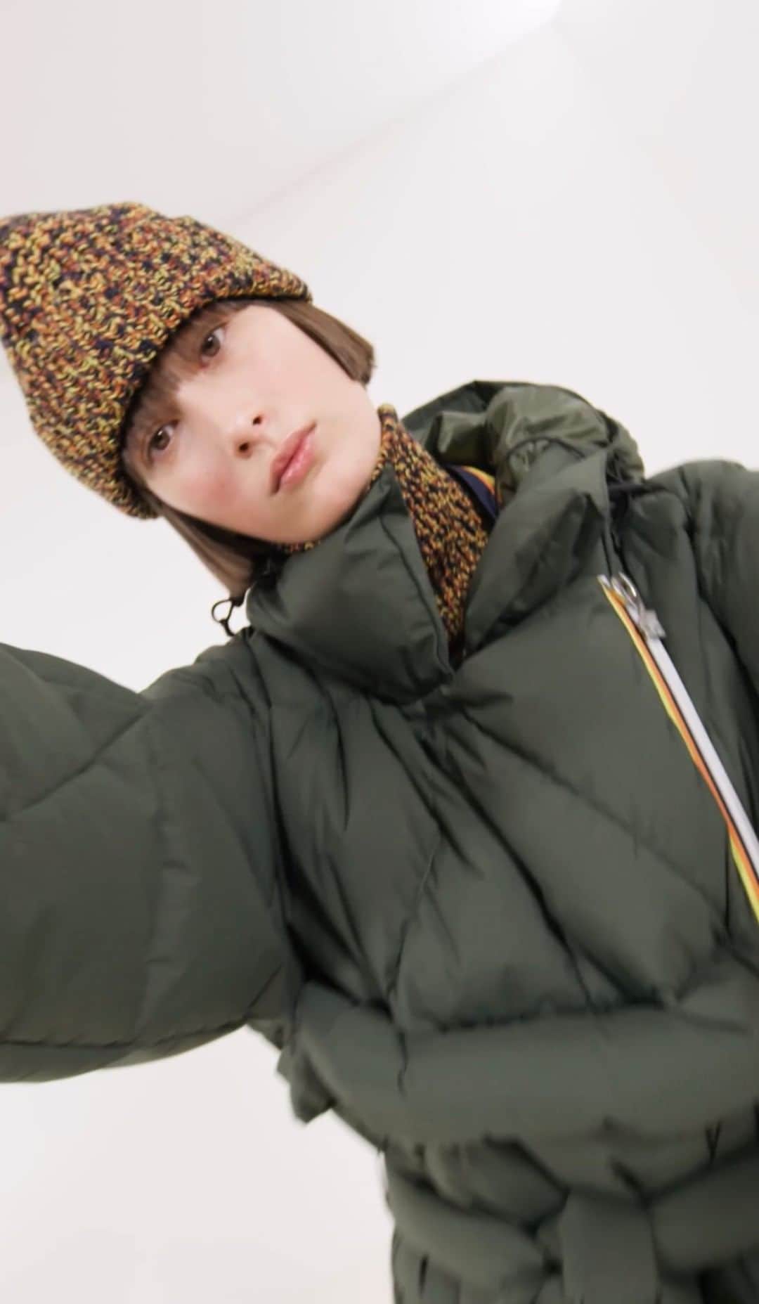 のインスタグラム：「2022 K-Way Runway Show The R&D collection is on the catwalk: functional aesthetics, bold design, the iconic tape. K-Way’s identity shows at Milan Fashion Week.  fw22.k-way.com  #KWAY #MFW  Styling by Virginie Benarroch (@virginiebenarroch) Directed by Mattia Benetti (@matt_ben_) for Atlantis film (@atlantisfilmvideo) Sound by Mode F (@mode_f) Casting by Barbara Nicoli (@barbaranicolicasting) Make-up by Marie Duhart (@mariaduhart) Hair by Joseph Pujalte (@josephpujalte) w/ @wellaprofessionals_italia Production by Random Production (@random__production)」