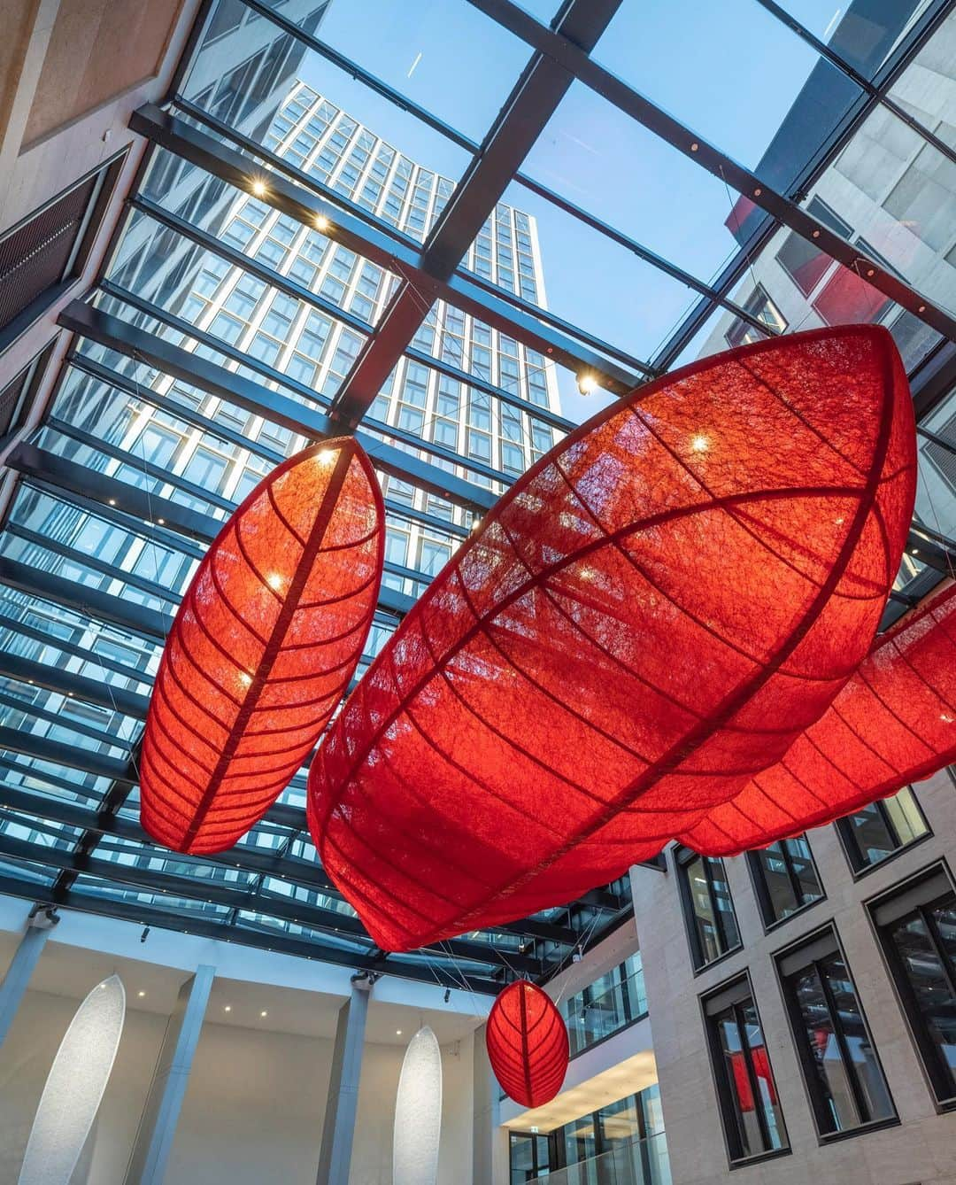 塩田千春さんのインスタグラム写真 - (塩田千春Instagram)「The installation “Passage” @arnoldag_metalligent at the Winx Tower in Frankfurt/Main, Germany was completed in October of last year. The work is public and permanent.   Location: Winx Tower, Frankfurt/ Main Commissioned by WinX GmbH & Co Immobilien KG, Bad Homburg  #installation #passage #winx #permanentistallation #art   Photo by Klaus Helbig」1月24日 23時47分 - chiharushiota