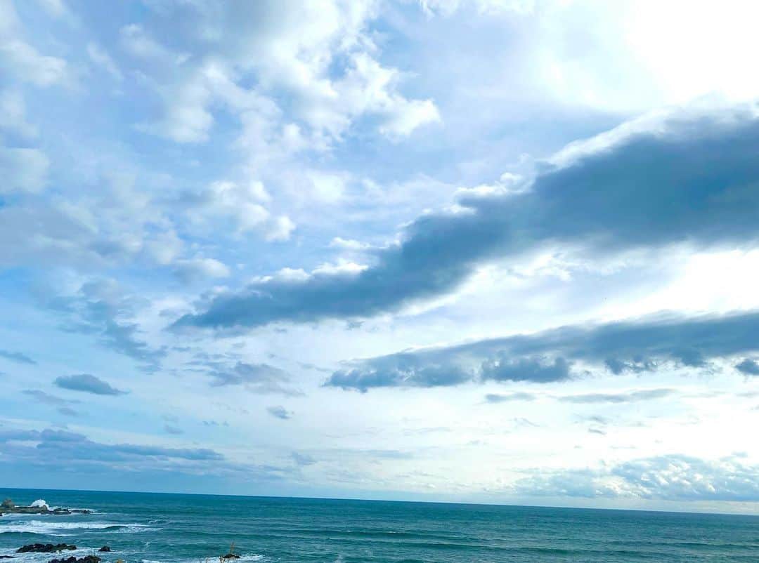 穂川果音さんのインスタグラム写真 - (穂川果音Instagram)「定期的に海を見に行きたくなる病です😇 さて、コラム書くのだ！  　#sky #skyporn #sea #海が好き　#おやすみ」1月25日 0時14分 - hokawakanonn