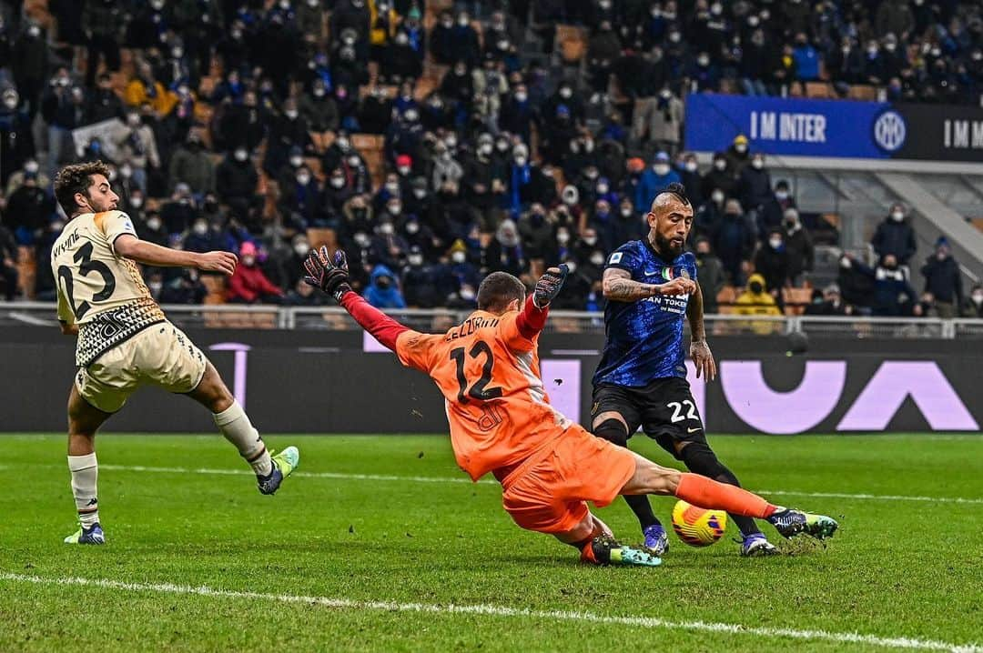 ルカ・レッツェリーニさんのインスタグラム写真 - (ルカ・レッツェリーニInstagram)「San Siro è quello stadio che ogni bambino che comincia a giocare a calcio sogna. Lo vedi in tv, vedi grandi campioni giocarci e ti sembra così lontano dalla realtà. Sabato ho realizzato questo sogno.」1月25日 1時44分 - lucalezzerini