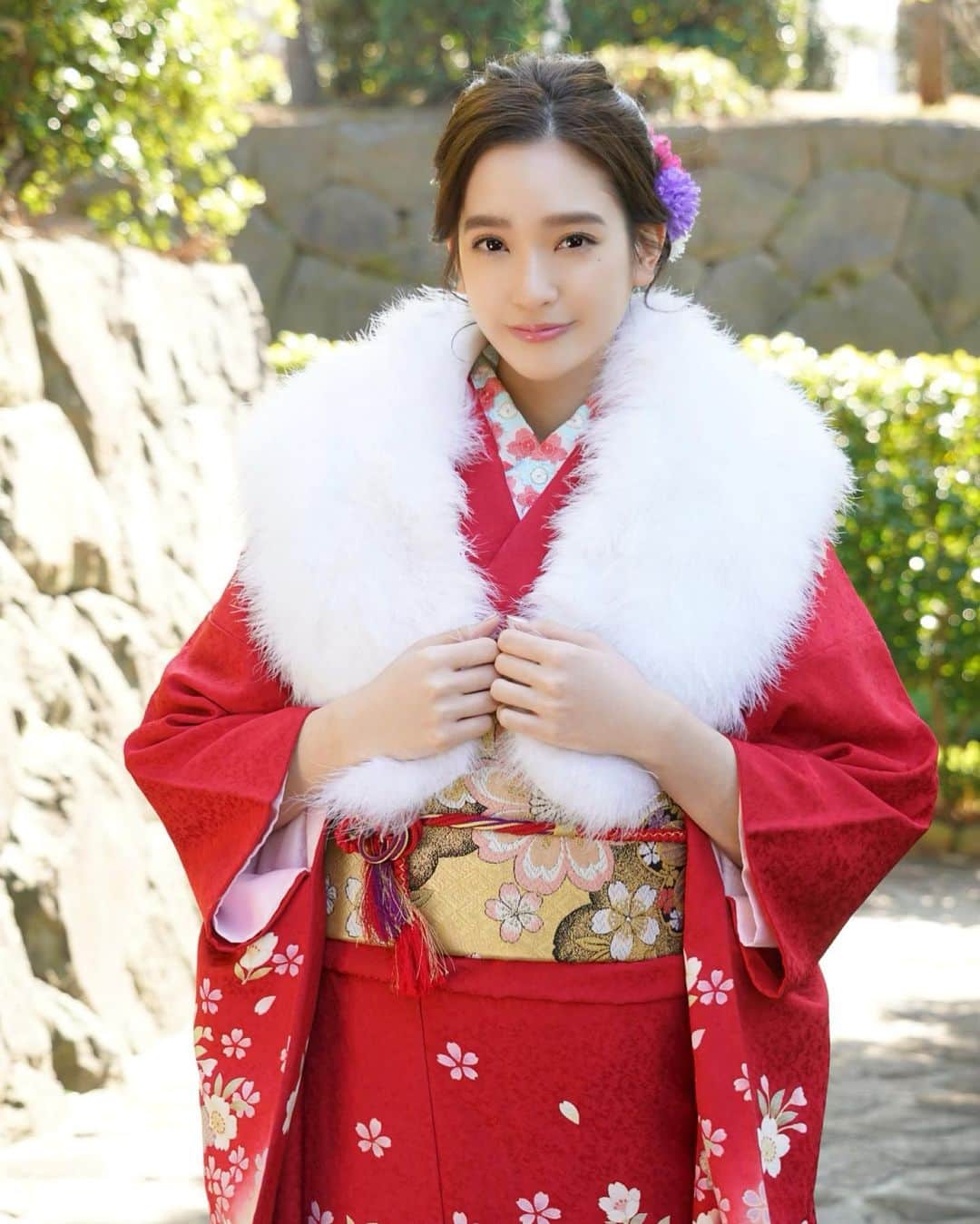 太田麻美のインスタグラム：「1月30日(日)フェスタソーレさんでソロ撮影会を開催します✨日本レースクイーン大賞受賞トロフィーとの撮影もあります🏆  今年は何色の晴れ着にしようかな👘 是非、ご参加お待ちしてます❣️  詳細&お申し込みはこちら⬇️ https://www.festasole.net/20220130eyes-oota-asami」