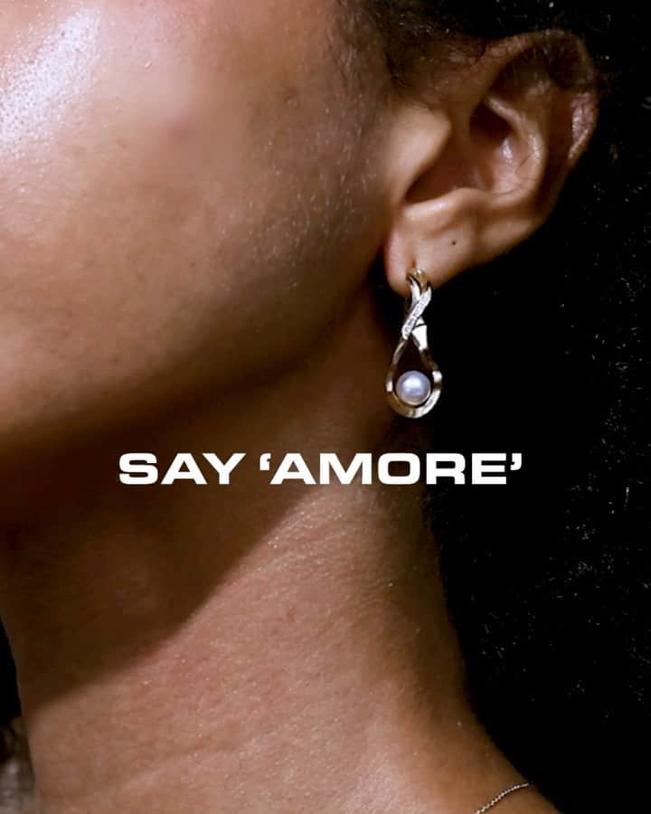 のインスタグラム：「Say ‘AMORE’ with @milamorejewelry ♥️」