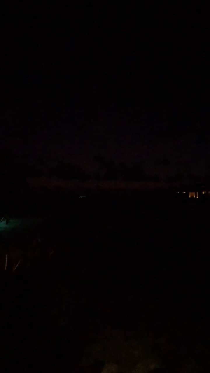 レナータ・ファンのインスタグラム：「O pôr do sol é sempre aguardado em praia! Mas, pouco se fala no nascer do sol! Registramos este momento aqui nas Maldivas que também é um espetáculo! Vídeo @atilaabreu51」