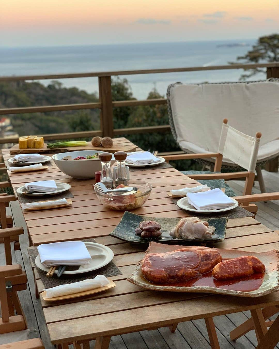 吉川ちえさんのインスタグラム写真 - (吉川ちえInstagram)「【🏠⭐️🏠⭐️🏠⭐️】 . 静岡県の熱海🌊にある GLAMDAY villa 海森風🌳へ💓 りなちゃんと双子で行ってきたよー🙋‍♀️ . 一棟貸切ヴィラで本当凄かった👏❤️ 部屋にも温泉♨️ついてるし 眺めも最高だし夜はBBQ🍖できるの‼️ 素敵な空間で楽しかった~🎀 . 良い思い出になりました😙✌️ . #海森風 #glamdayvilla海森風  #熱海 #熱海旅行 #熱海温泉 #ヴィラ #ヴィラ一棟貸切 #BBQ #villa」1月25日 10時12分 - yoshikawachie_16