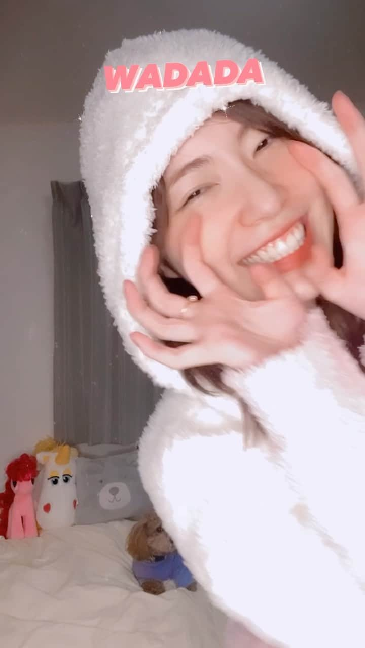 松井珠理奈のインスタグラム：「Dance in pajamas💕 Jurina with 🐶✨  #wadadachallenge  #kep1er  #kep1ian  #showmeyourwadada  #wadada  #dance  #reels  #kpop  #dog  #dogstagram  #doglover  #toypoodle  #jurina #matsuijurina  #pajamas  #roomwear  #ダンス  #踊ってみた  #愛犬  #犬  #トイプードル  #パジャマ  #部屋着」