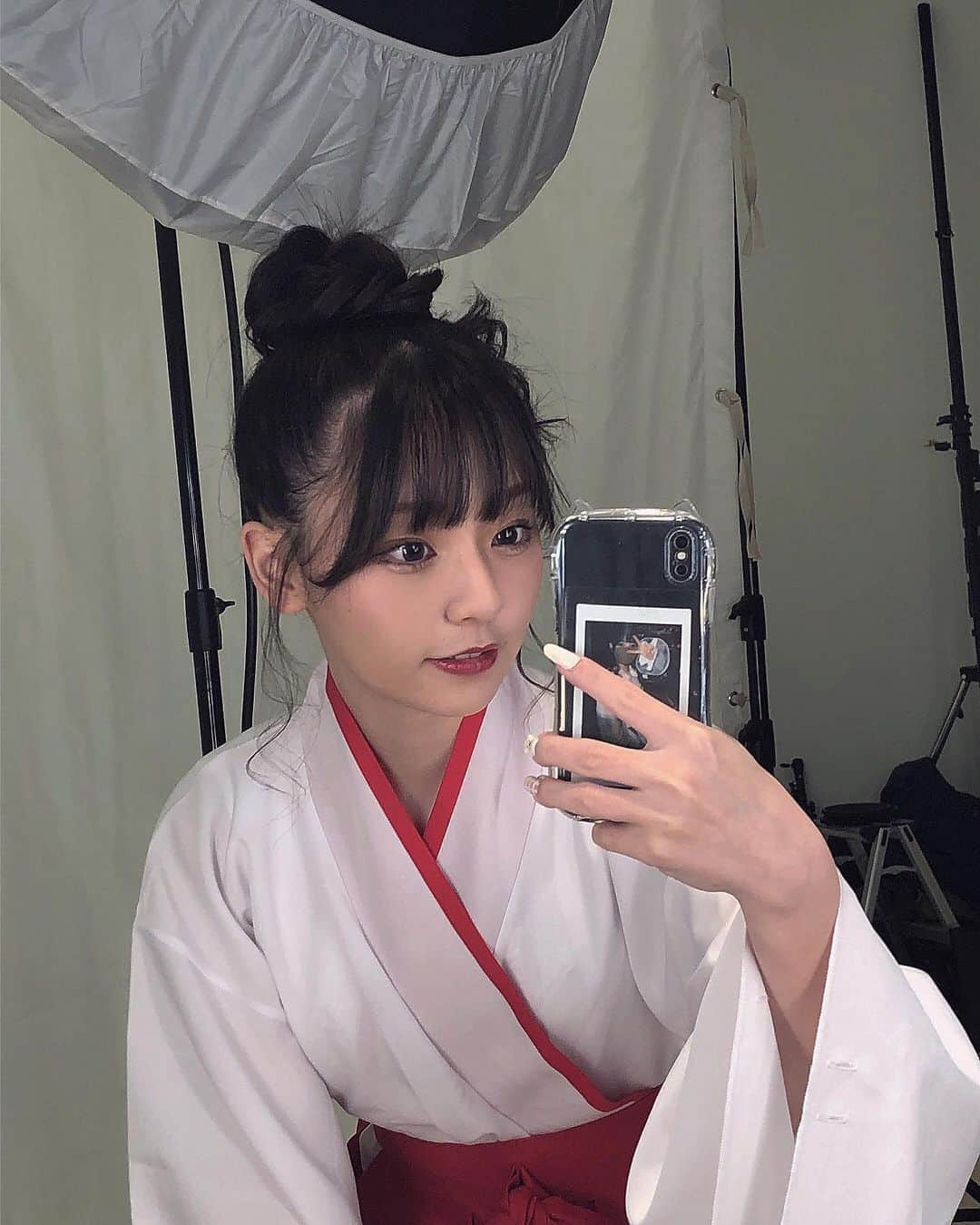 尾野寺みさのインスタグラム：「⁡ ⁡ ⁡ お久しぶりの投稿ごめんね！ ⁡ みんなの言葉に支えられてます！ ⁡ #ありがとう  ⁡ #巫女 #ロングヘア #お団子 #まとめ髪 #コスプレ #ヘアメイク #ヘアアレンジ #撮影 #生写真 #ブロマイド #スタジオ #アイドル #被写体 #02 #19 #大学生 #大学1年 #대학생 #우상」