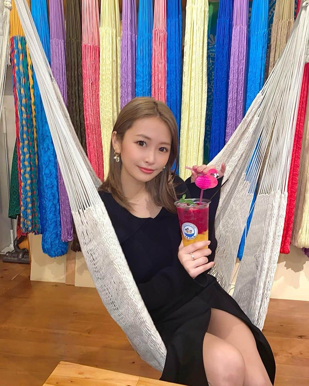 IORIのインスタグラム：「・ ハンモックカフェ〜🦩 ・ ・ ・」