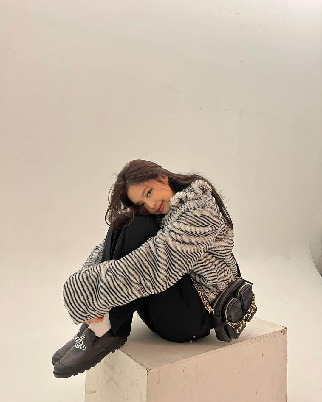 ジェニーさんのインスタグラム写真 - (ジェニーInstagram)「just in case you miss me 🖤」1月25日 15時21分 - jennierubyjane