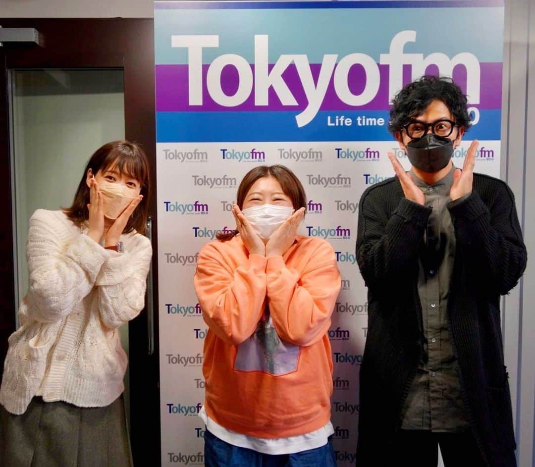 森三中さんのインスタグラム写真 - (森三中Instagram)「昨日はTokyoFM「THE TRAD」お聴きいただきありがとうございました〜☺️❤️  久しぶりの稲垣店長と昔話から大好きな音楽の話までたくさんお話ししてます！！！  聞き逃してしまった方、もう一度黒沢さんの熱のあるトークを聞きたい方、radikoでまだまだ配信中です！！✨  是非お聴きくださいませ〜💁‍♀️  #tfm #東京FM #thetrad  #稲垣吾郎店長 #吉田明世さん #森三中 #黒沢かずこ」1月25日 15時40分 - morisanchustaff