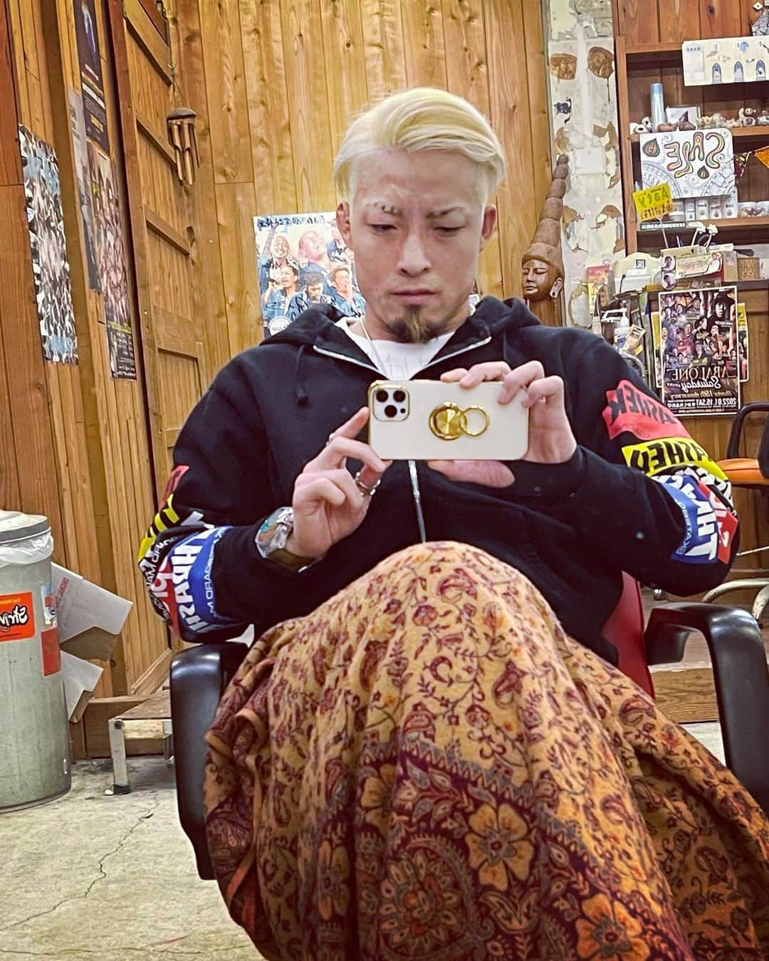 藤田洋平（YO-HEY）のインスタグラム：「頭皮を捧げよぉぉお！！！ #エルヴィンスミス  #たまねぎ倶楽部」