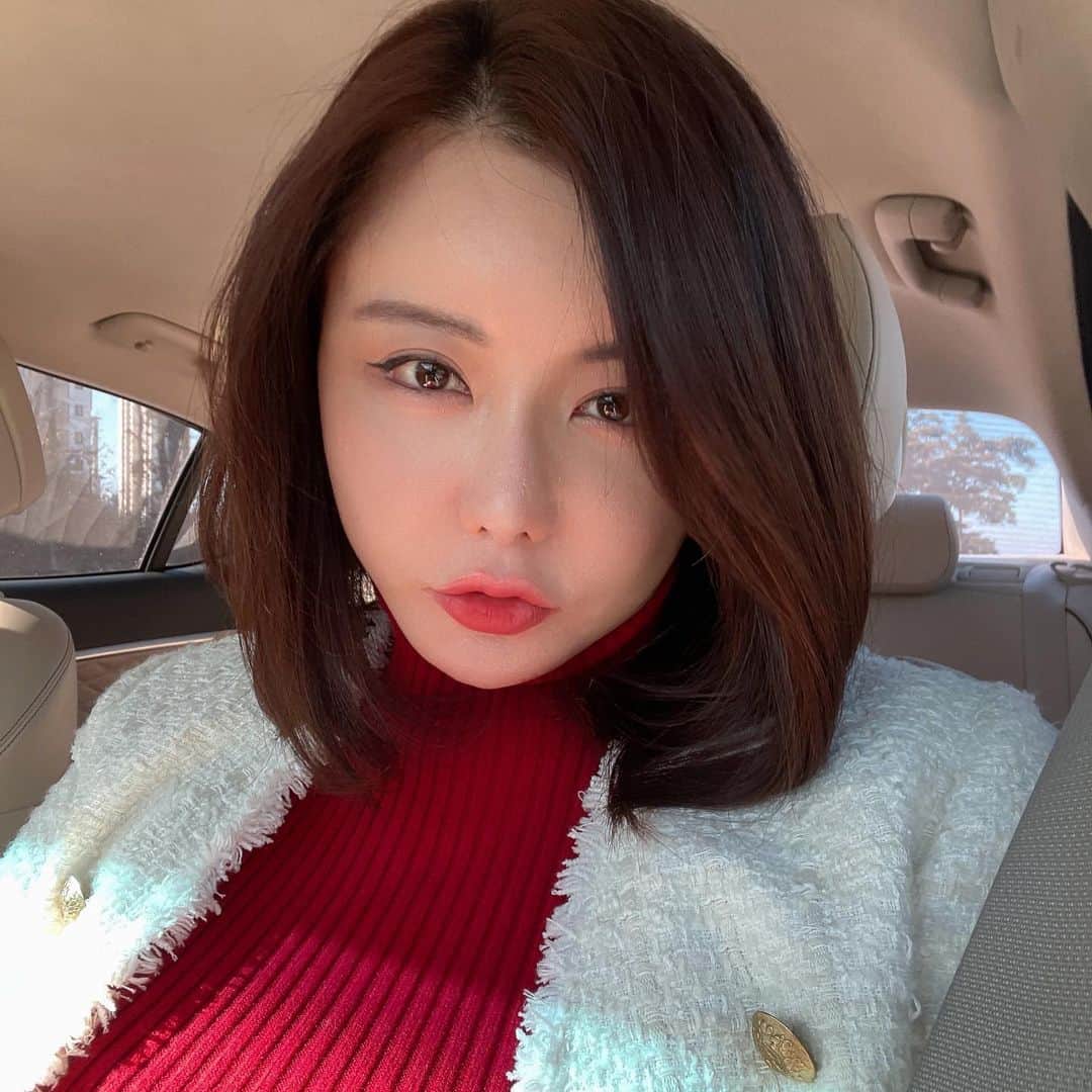 リュ・ジヘのインスタグラム：「셀카^_~❤️」