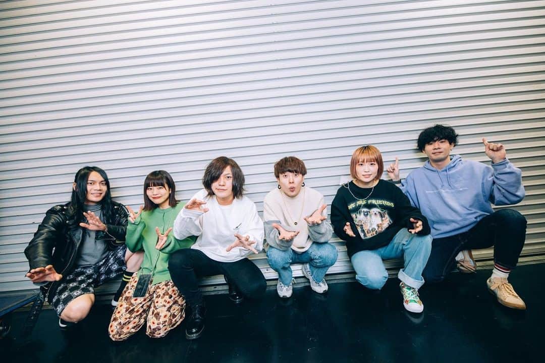 石原慎也のインスタグラム：「2022.01.25(tue) ZEPP NAGOYA ヤバイTシャツ屋さん×Saucy  Dog  オフショット photo by @junpeihiyoshi」