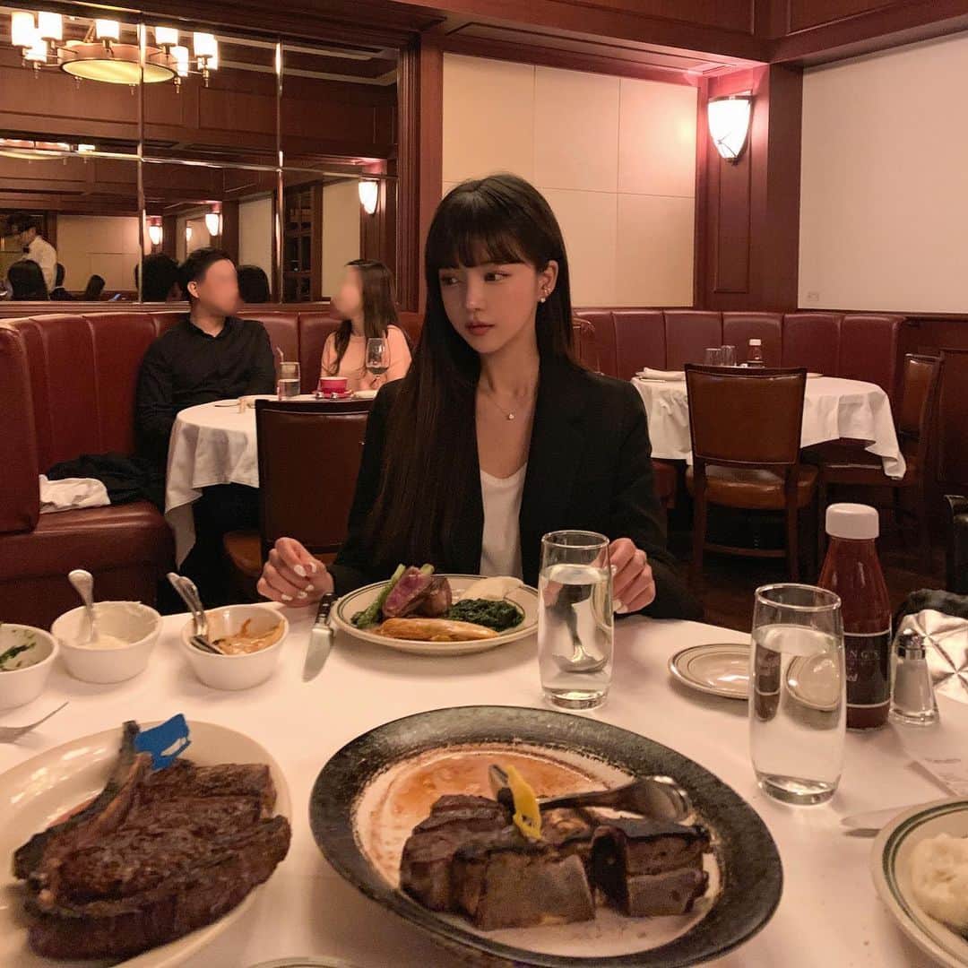 ユン・アラのインスタグラム：「사실은 껍데기에 소주 먹는거 좋아해 🤎」
