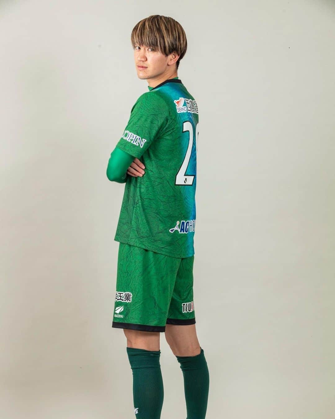 松本歩夢さんのインスタグラム写真 - (松本歩夢Instagram)「勝負の年。  🐯🐯🐯  #fcgifu  #29 #緑に愛着湧いてきました」1月25日 19時23分 - a.m6711