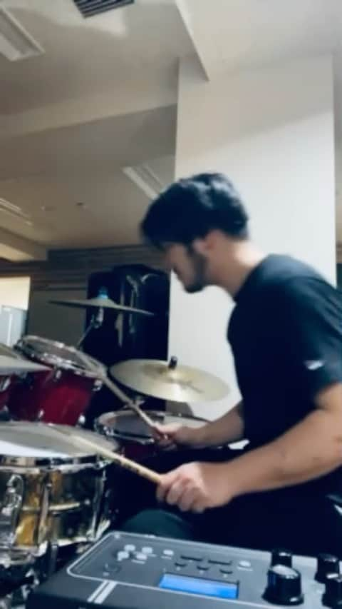 有田清幸のインスタグラム：「フレーズイメージ作りの練習に良い曲🥁 #brunomars #uptownfunk   #instadrum  #drumlife #drumcover  #grooves  #EAD10 #dwdrums #meinlcymbals #groove  @dwdrums @meinlcymbals  @anfdrumco @rupert_neve」