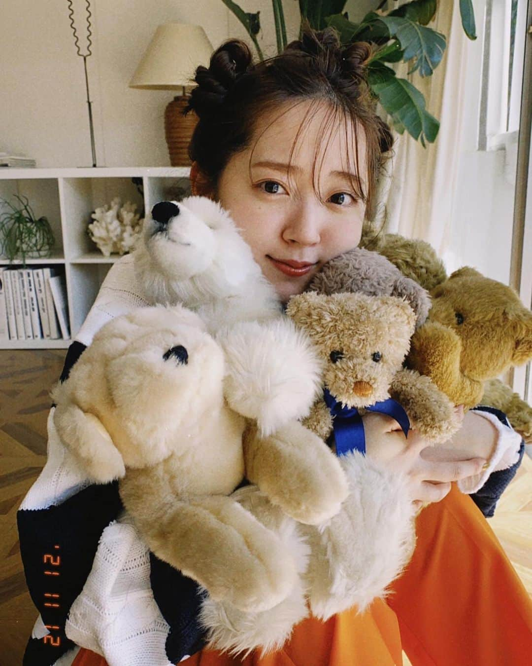 鈴木愛理さんのインスタグラム写真 - (鈴木愛理Instagram)「✴︎🧸🧸🐩🧸  #先月号のものになっちゃうけど #大量のオフショット  #現場はいつも楽しいです  #もっとあいりまにあ #連載のタイトルは #つながり。 #Ray2月号」1月25日 20時26分 - airisuzuki_official_uf