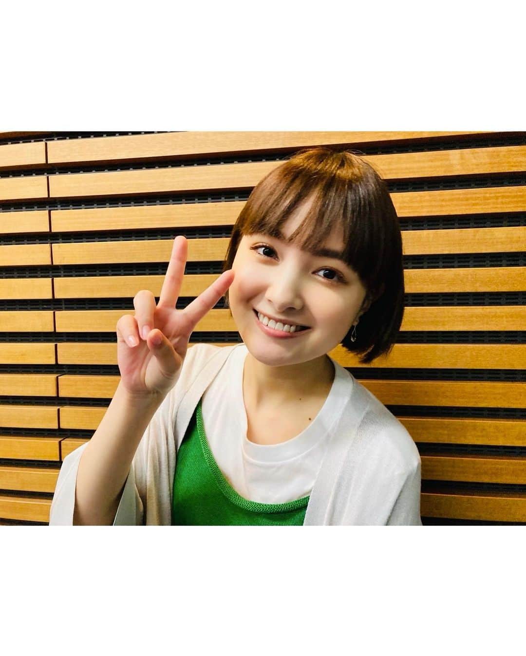 葵わかなのインスタグラム：「日本テレビ 「一撃解明バラエティ ひと目でわかる!!」 お邪魔しました！  身近なあの不思議、あの秘密。 ひと目でわからせていただきました☺️  すごいためになって面白かった〜笑 今夜22時からぜひです！  #冬のライオン」
