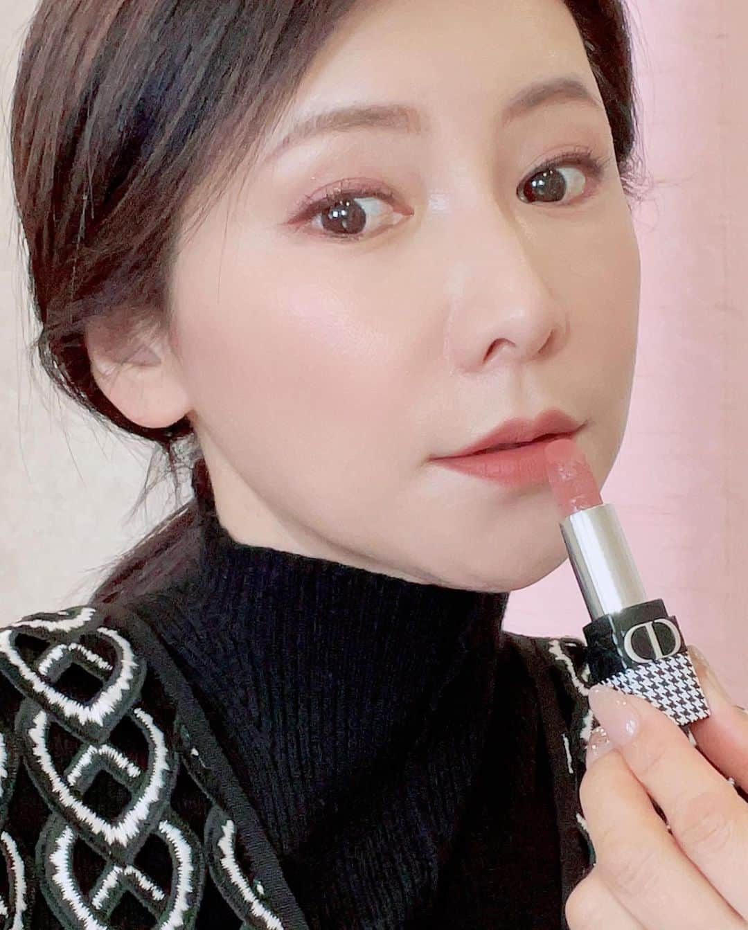 水谷雅子さんのインスタグラム写真 - (水谷雅子Instagram)「アイメイク＆口紅💄 ケイトのアイシャドウはコスパで発色がいいですよね😉👍✨ 見たままの色で肌なじみがよく綺麗につきます。 ケイト　3DプロデュースシャドウPU-1 #メイク#アイメイク#makeup  #アイシャドウ#ケイト3dプロデュースシャドウ  #アイライナー#アイライナーdup #ディオールコスメ #口紅 #dior #diormakeup #ディオール #ディオールコスメ #限定コスメ #ディオールスキンフォーエヴァークッション  #ルージュディオールヌードルックベルベット #水谷雅子#水谷雅子beautybook50の私  #水谷雅子の美容の秘訣シリーズ」1月25日 20時36分 - mizutanimasako