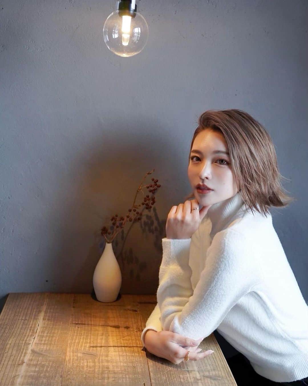 Hitomiのインスタグラム：「❤︎  ☕️ @_yamanoshitacoffee_  新潟の映えるカフェ見つけた😍 落ち着いた内装で雰囲気おしゃれで癒される☺️ こういう所だいすき❤︎  新潟の映えるかわいいカフェや お店知ってる方いたらおすすめ 教えて欲しいな😌☕︎  #cafe #yamanoshitacoffee #カフェ　#新潟　#新潟カフェ」