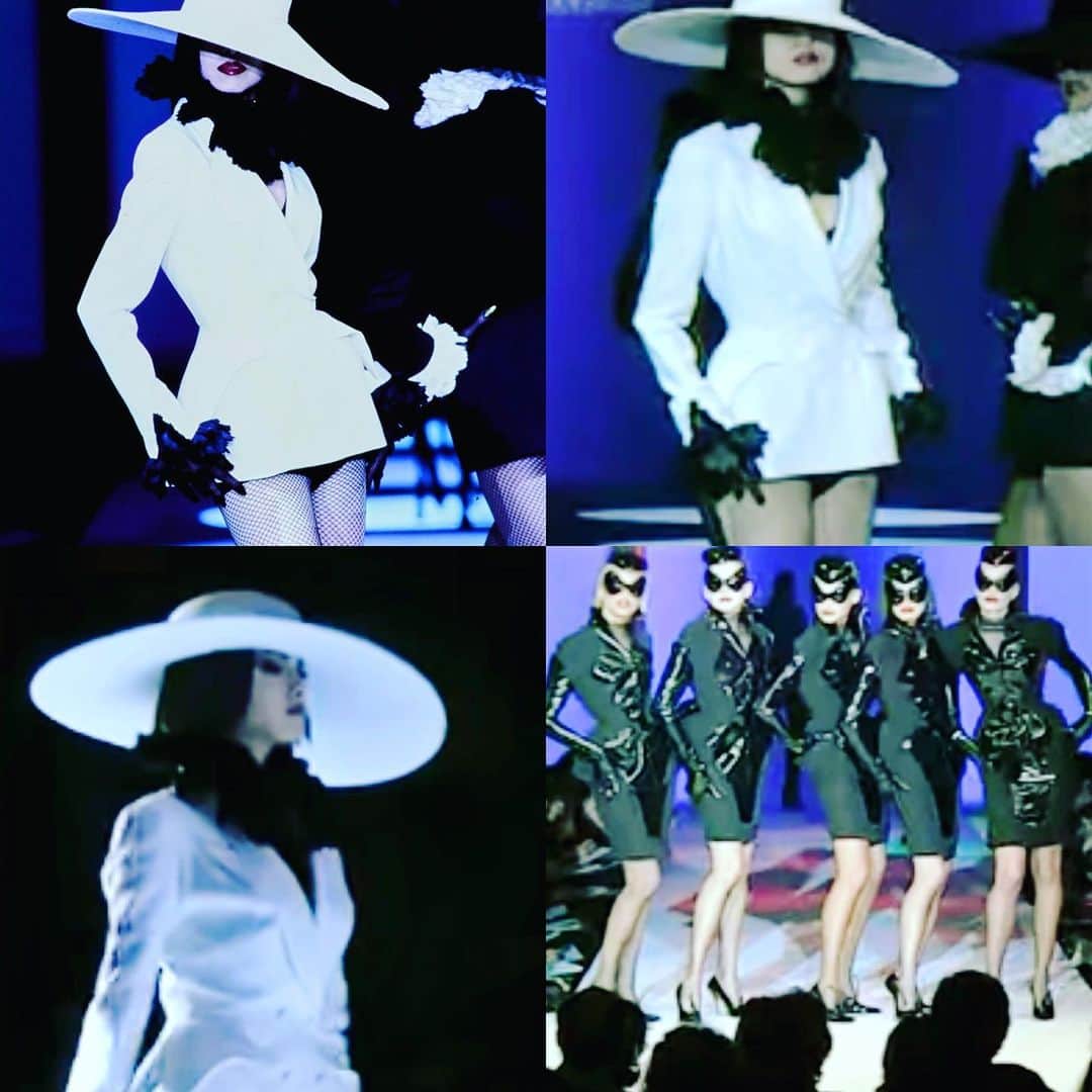 川原亜矢子のインスタグラム：「Adieu...Thierry Mugler 追悼 #thierrymugler #hautcouture #1997 #fallwinter #pariscollection #オートクチュール #テュエリーミュグレー #ファッション #パリコレ」