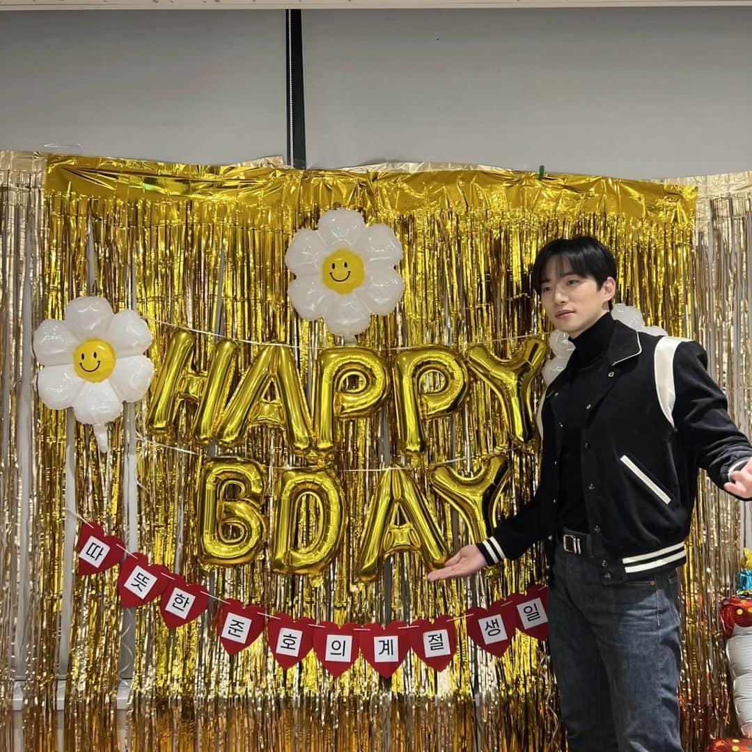 ジュノ のインスタグラム：「진심으로 감사드리는 생일축하❤」