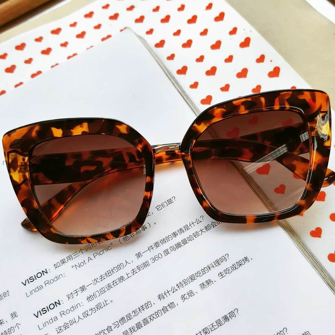 Vestidosさんのインスタグラム写真 - (VestidosInstagram)「🕶CJH72256🕶   Óculos solares por R$18,90 com proteção UV400    Vantagens WSA: ⚡Óculos selecionados  ⚡Proteção UV400  ⚡Parcelamento em 6X sem juros ⚡Envio em 24h ⚡Compra mínima de 5 unidades    Não perca essa oportunidade!   Dra. Biju e Dolce Solare agora é WSA    Faça parte da lista VIP. Chame no 11 99017-7098」1月26日 3時40分 - dra_biju_