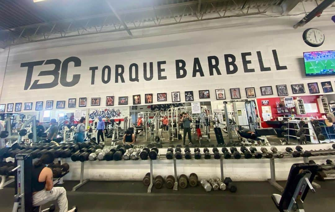 マイク・ヴォーゲルさんのインスタグラム写真 - (マイク・ヴォーゲルInstagram)「Back at it…. @sexlife S2.  What better place to start than Toronto’s best gym.  @torquebarbell #getit」1月26日 4時03分 - realmikevogel