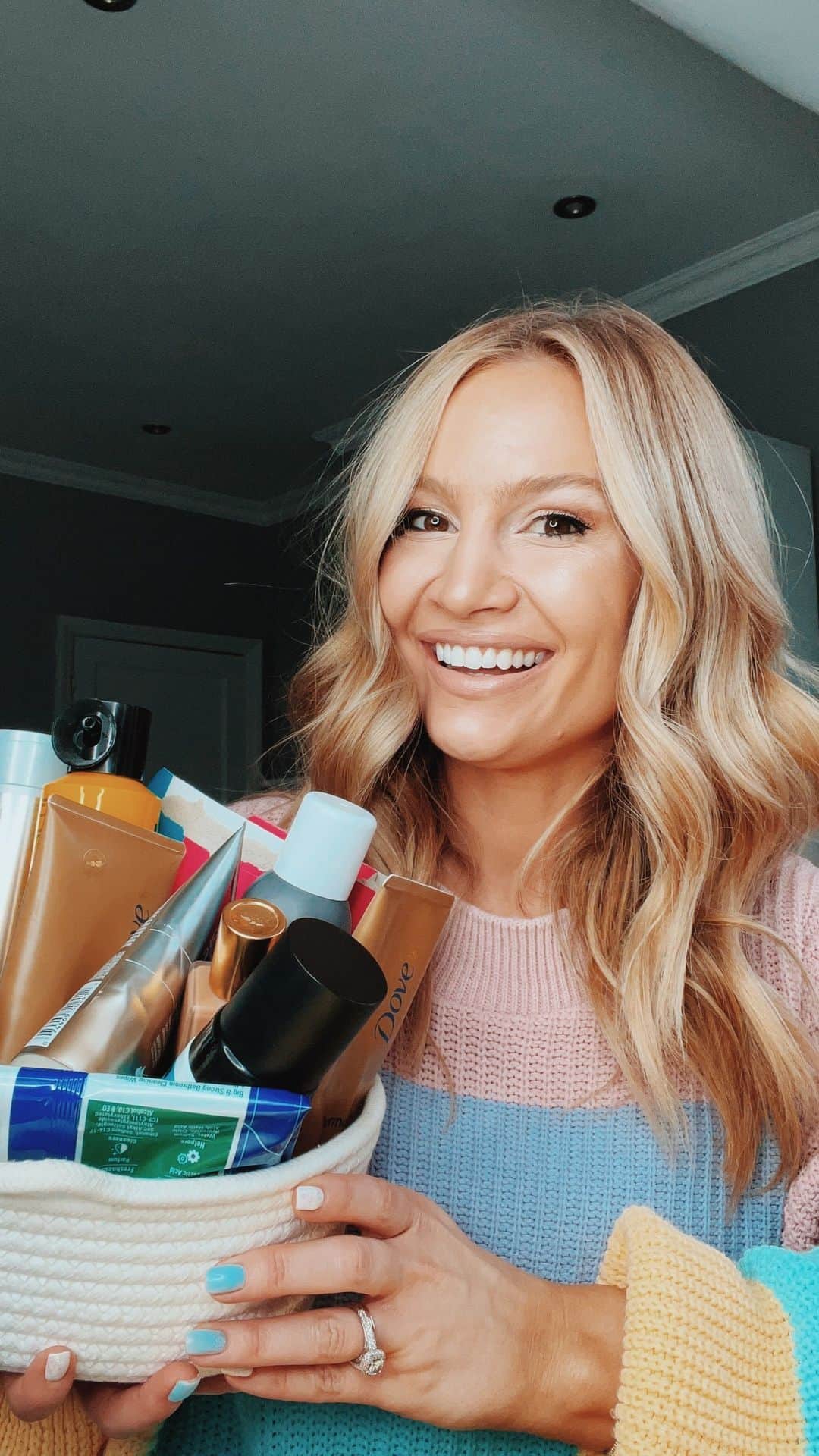 Anna Sacconeのインスタグラム：「My January Empties! 🧴🧼💕 We're getting a tiiiiny bit more organised and professional guys, I've got myself a reflector thingy and this time I actually kept everything from a month, not just two weeks. Baby steps 😅👣」