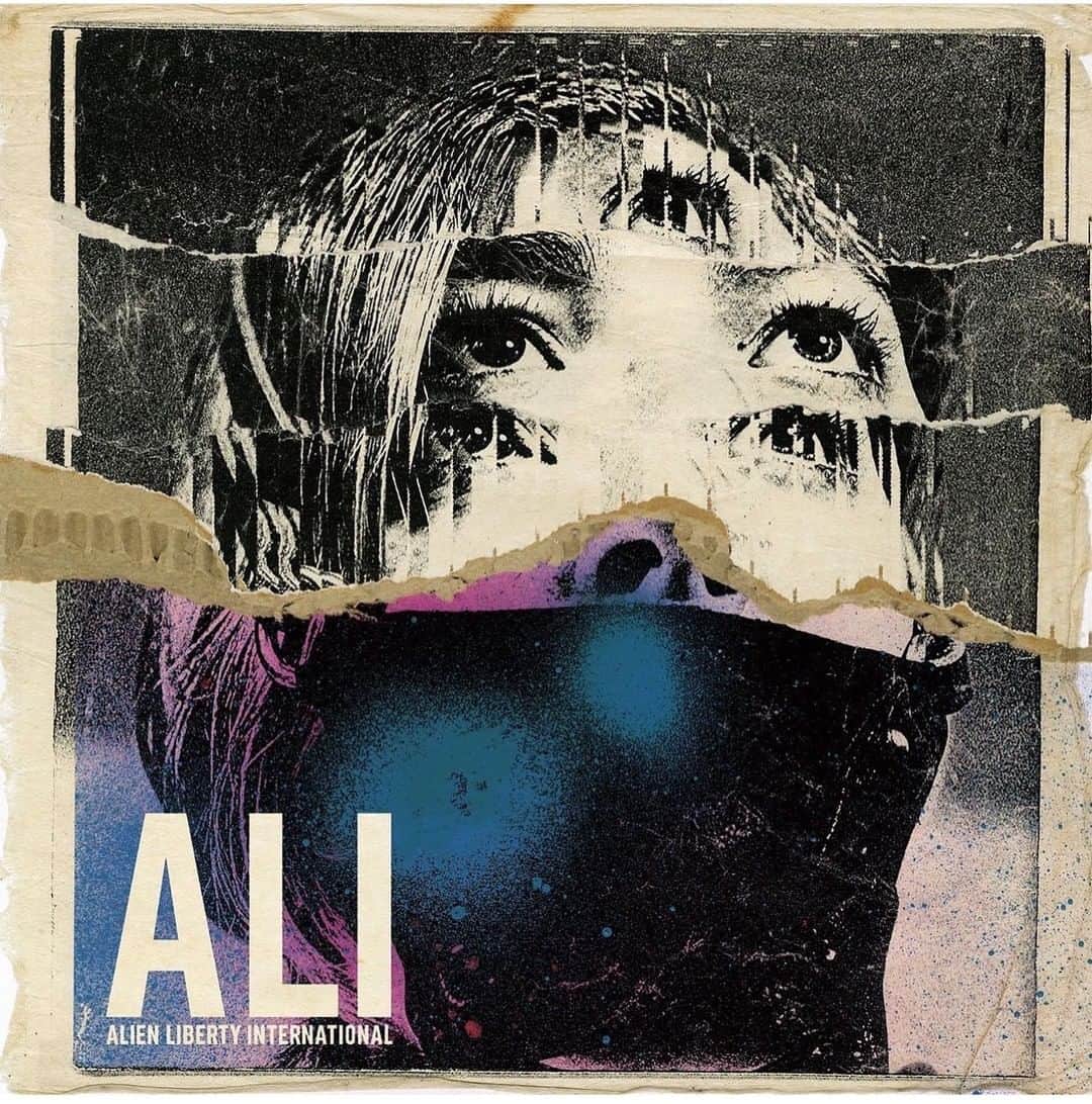 のインスタグラム：「ジャケットやらせてもらいました。 おめでとうALI！！！ @guerrilla_works  ・・・ 2/23日発売🔥🔥🔥  「INGLOURIOUS EASTERN COWBOY」 EP 収録曲発表！！  1.Teenage City Riot feat R-指定　@creepynuts_official (生き様炸裂ロックンロール)  2.Whole Lotta Love feat 木村昴 @richpotatoboya (長年の夢を叶えた天国みたいな曲)  3.Found Blue feat 黒田卓也　@takutrumpet (日本の至宝トランペッターとの最狂ブルース)  4.Dance You, Matilda (毎ライブの登場曲)  ジャケット： 河村康輔　@kosukekawamura   憧れの大好きな人達と、最高の音源を届けれる事になりました。 沢山色々な事ありましたが、 これからも夢を叶えて恩返ししていきたいと思います。 音楽万歳🙌 めちゃくちゃ楽しみにしてて下さいませ💃🕺 そして、明日の @bluenotetokyo  では、 昴と新曲初披露💃🕺🔥  身体に気をつけて、精一杯楽しみましょう☺️✌️  #alienlibertyinternational」