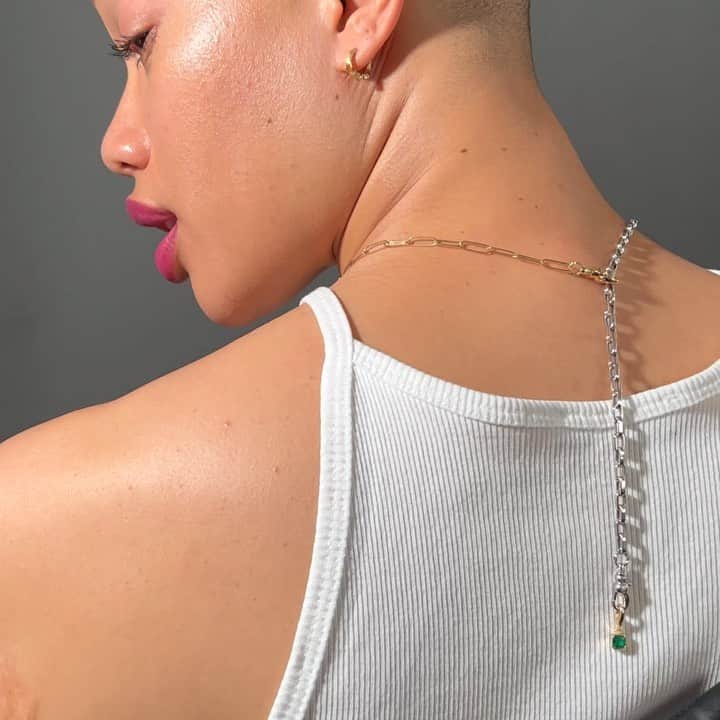 のインスタグラム：「Duo chains + emerald charm ⛓🟩」