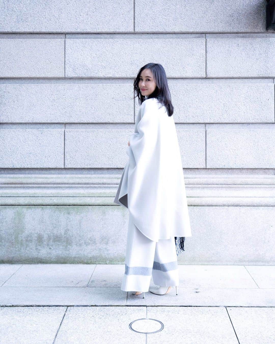 笹倉麻耶さんのインスタグラム写真 - (笹倉麻耶Instagram)「お気に入りすぎるコートとパンツ。 どちらも @adore_jp  昨年のなんだけど、大事に着ています。  adore着ていると 自分が大人になった気がする ぴーんとすると言うか😊  #大人コーデ #アラフォーコーデ #コーデ記録 #ファッションコーデ #ファッション好きな人と繋がりたい #アドーア #ワイドパンツ #パーソナルスタイリスト #骨格診断 #ファッションスナップ  p/ @sayurisaito_biz」1月26日 9時32分 - nicomaya2525