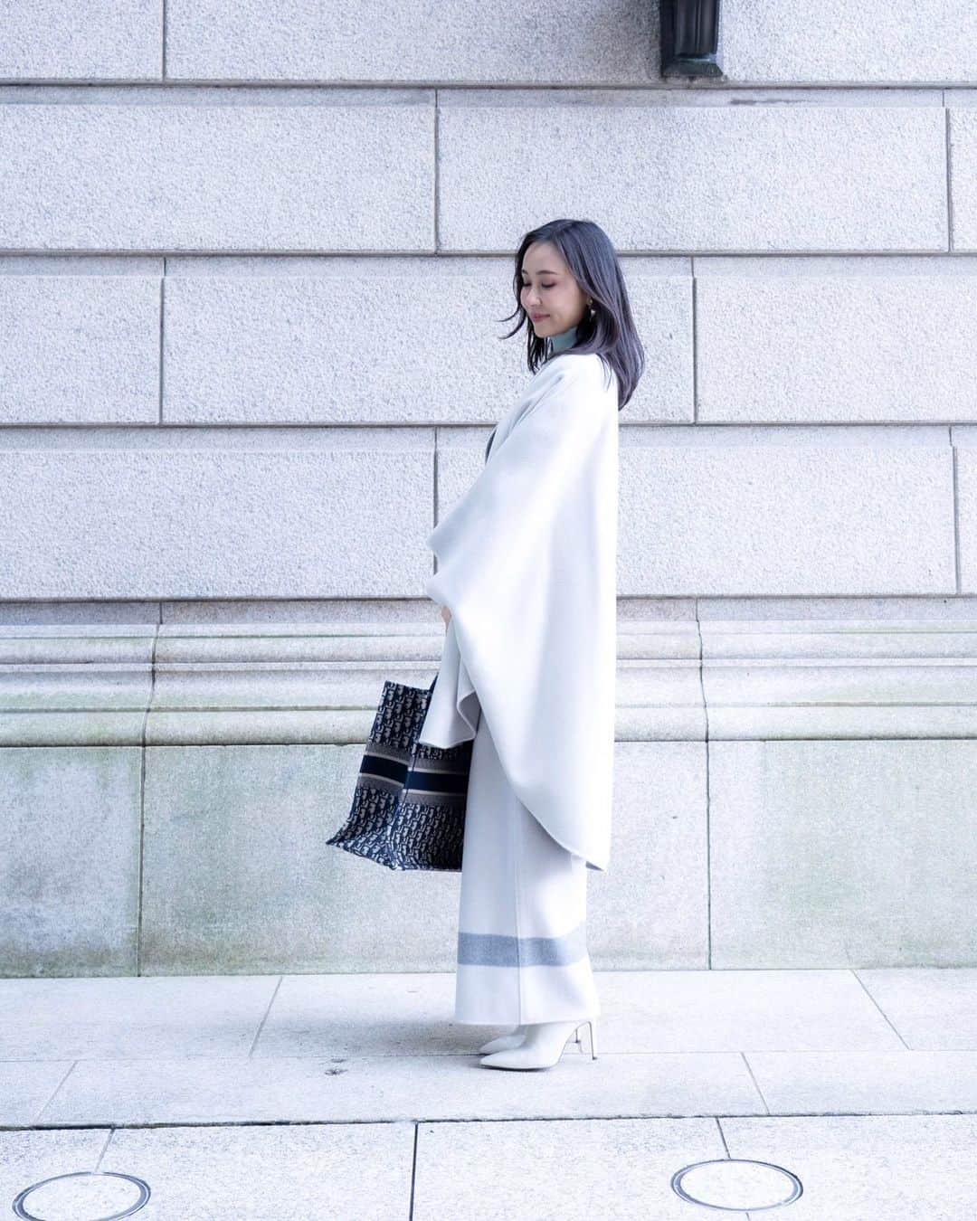 笹倉麻耶さんのインスタグラム写真 - (笹倉麻耶Instagram)「お気に入りすぎるコートとパンツ。 どちらも @adore_jp  昨年のなんだけど、大事に着ています。  adore着ていると 自分が大人になった気がする ぴーんとすると言うか😊  #大人コーデ #アラフォーコーデ #コーデ記録 #ファッションコーデ #ファッション好きな人と繋がりたい #アドーア #ワイドパンツ #パーソナルスタイリスト #骨格診断 #ファッションスナップ  p/ @sayurisaito_biz」1月26日 9時32分 - nicomaya2525