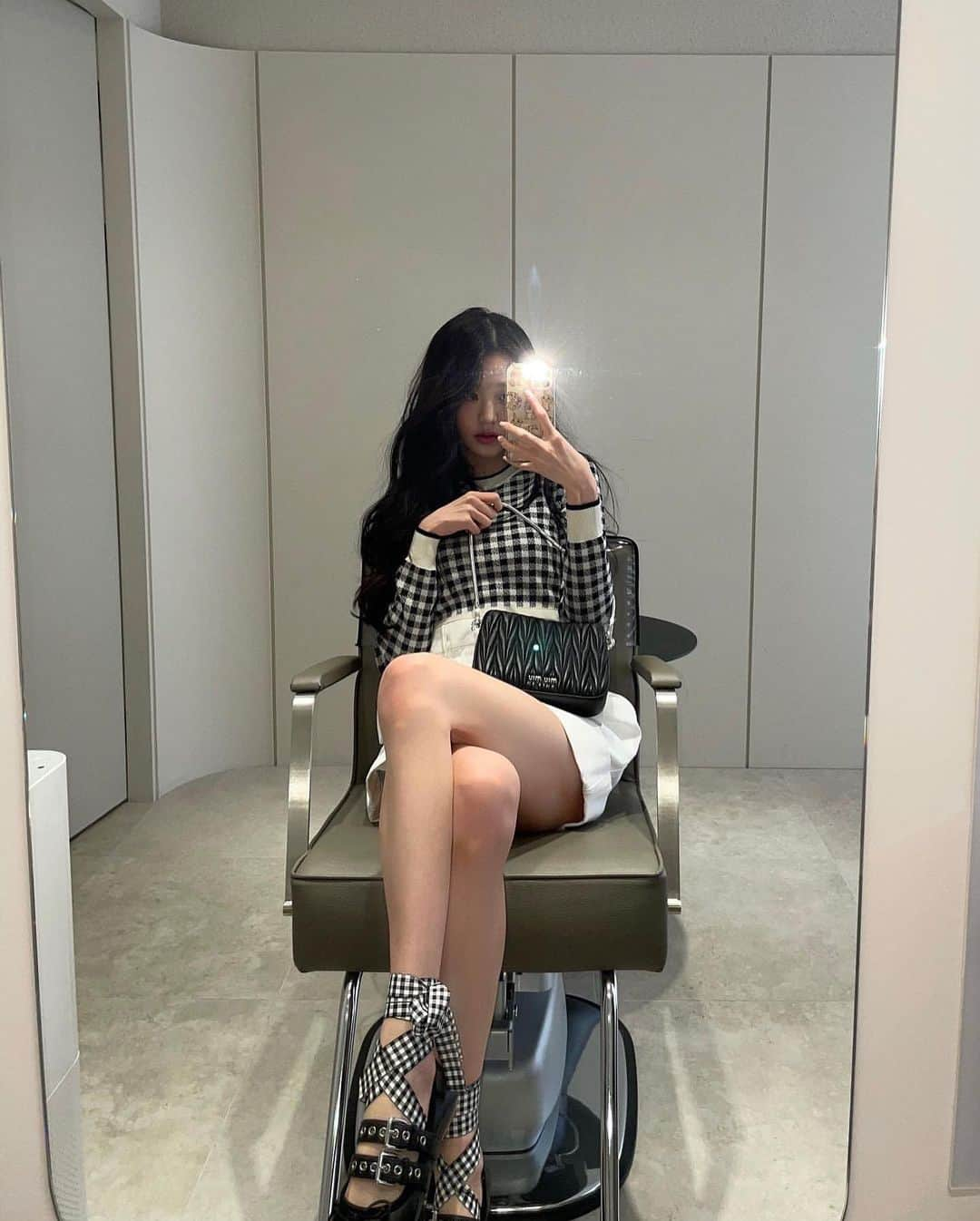 チャン・ウォニョンさんのインスタグラム写真 - (チャン・ウォニョンInstagram)「wonyoung’s mirror selfies >>>>  #IVE #JANGWONYOUNG #WONYOUNG #ELEVEN #아이브 #장원영 #원영」1月26日 12時38分 - wonyoung__ive