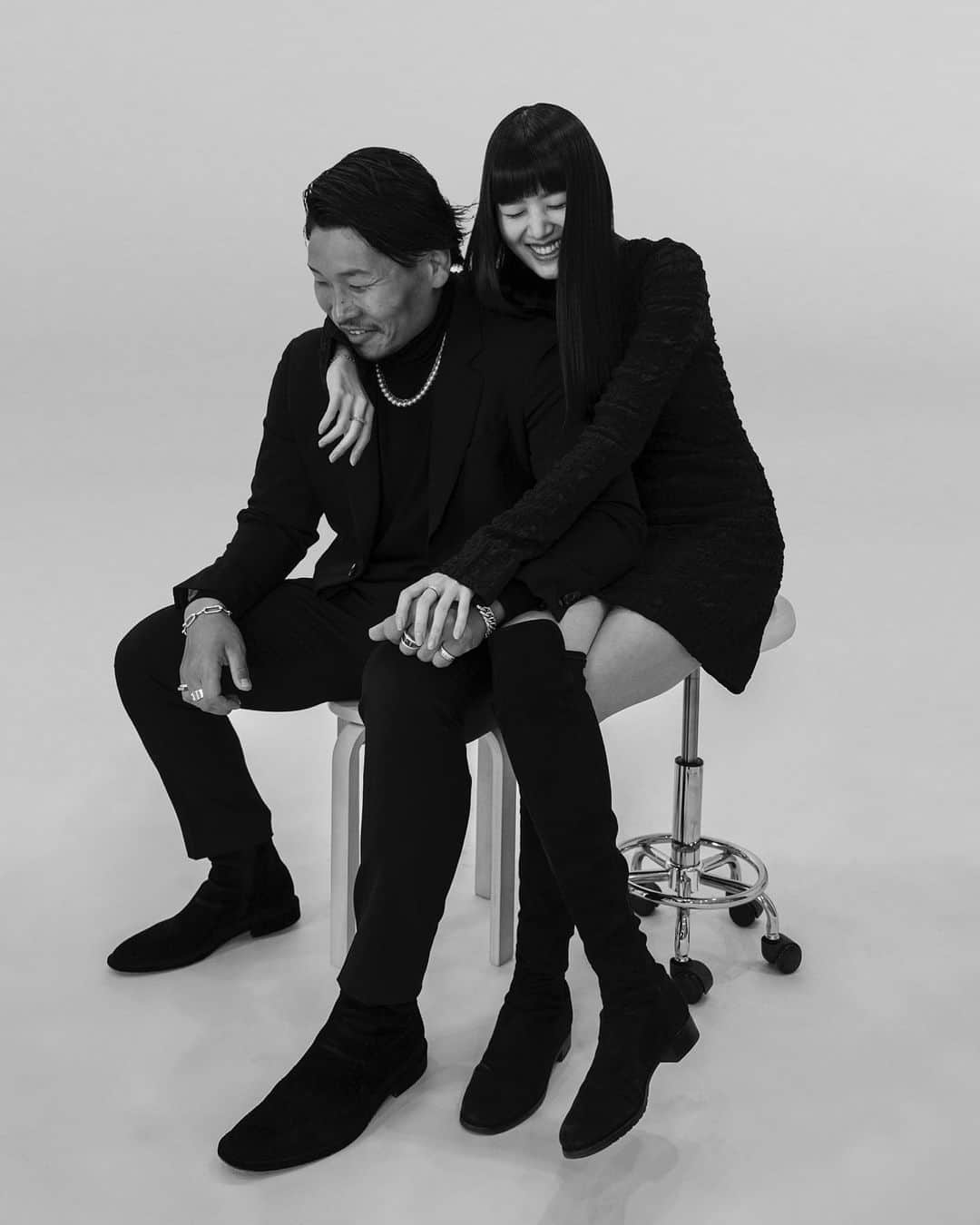 新井貴子のインスタグラム：「ご報告  この度、ラグビー選手の稲垣啓太さんと結婚致しました。  いつも穏やかで、時に厳しい意見もくれる彼は、どんな時も励ましてくれる温かくて優しさに溢れた人です。  感情をあまり表に出さない人ですが、そんな彼にもユニークな一面があり、何気ないことで涙が出る程笑い合える日常を作ってくれて毎日感謝しています。  日々努力を絶やさず、全てをかけて戦う姿にはいつも心を打たれています。そんな彼を家族として支えていきたいと思うようになり、こうして夫婦となれたことをとても嬉しく思います。  何があっても彼となら肩の力を抜いて楽しく歩んでいける、そう思えます。  いつも応援してくださる皆様、ありがとうございます！ これからもどうぞ宜しくお願い致します🤲🏻😊  新井 貴子  We got married!!💓」