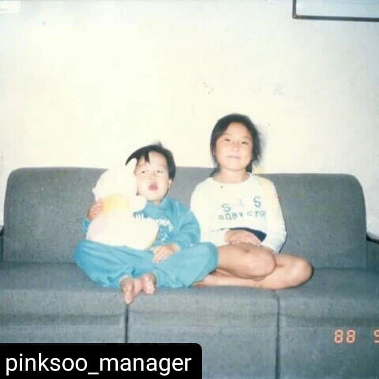 ソン・ユナのインスタグラム：「#리그램 - @pinksoo_manager by @get_regrammer 안녕하세요.. 저는 현수 누나에요.. 현수가 3차접종후 5일만에 갑자기 뇌출혈로 쓰러졌습니다.. 분명 3일전까지 태어나서 처음으로 제주도에 간다고 신나했었는데..  그곳에서 경련을 잃으키고 쓰러져서.. 지금은 응급수술을 한 상태로 중환자실에 있습니다.. 경련후 방치된시간이 너무길어져서 지금 상황이 많이 좋지 않다고….. 이곳에 이런 얘기를 남기는것은 혹시 조금이라도 도움을 주실수 있으실지 부탁드리고싶어서.. 코로나로인해 피가많이 부족한 상황이라.. 혹시 헌혈이 가능하신분이 계시다면.. 지정헌혈 부탁좀 드릴게요.. 요즘 너무 행복해하던 현수가 이런일을 격다니.. 맘이 너무 아푸고.. 이게 꿈이길 바라고 싶습니다.. -수혈자등록번호 : 2201260042 -요청 의료기관 : (의)한라의료재단 제주한라병원(39100022) -환자혈액형 : A(+) -필요 혈액제제 : RBC,F-RBC,A-PLT[M] -진행기간 : 2022-01-26~2022-02-23 꼭 A형 피가 아니여도 도움이 된다하니 부탁드리겠습니다.  ---‐-------------------------------------------  갑자기 너무 경황이 없어서 급히 올립니다.  제 매니저 현수씨가 제주로 여행을 와서 이런일이 생겼어요 제주 첫여행이라고 너무 설레어했고... 서울 가기전에 밥이라도 한끼 먹고가라고 어제 저녁 저희집에 다녀갔어요 오랜만에 먹어보는 집밥이라며 얼마나 좋아했는지... 현수 웃는얼굴이 떠나질않아요. 그리고 이런소식을 접하게됐어요 부디 많은분들이 봐주시고 도움 주시길 간절히 바랄께요. 믿기지도않고.... 저는 뭘 어찌해야할지 모르겠네요.  수혈자등록번호 수정했어요 확인 부탁드려요...」