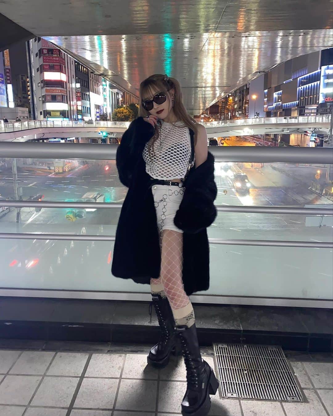 おもてちゃんのインスタグラム：「匂わせ、嗅げ！🐇☁️」