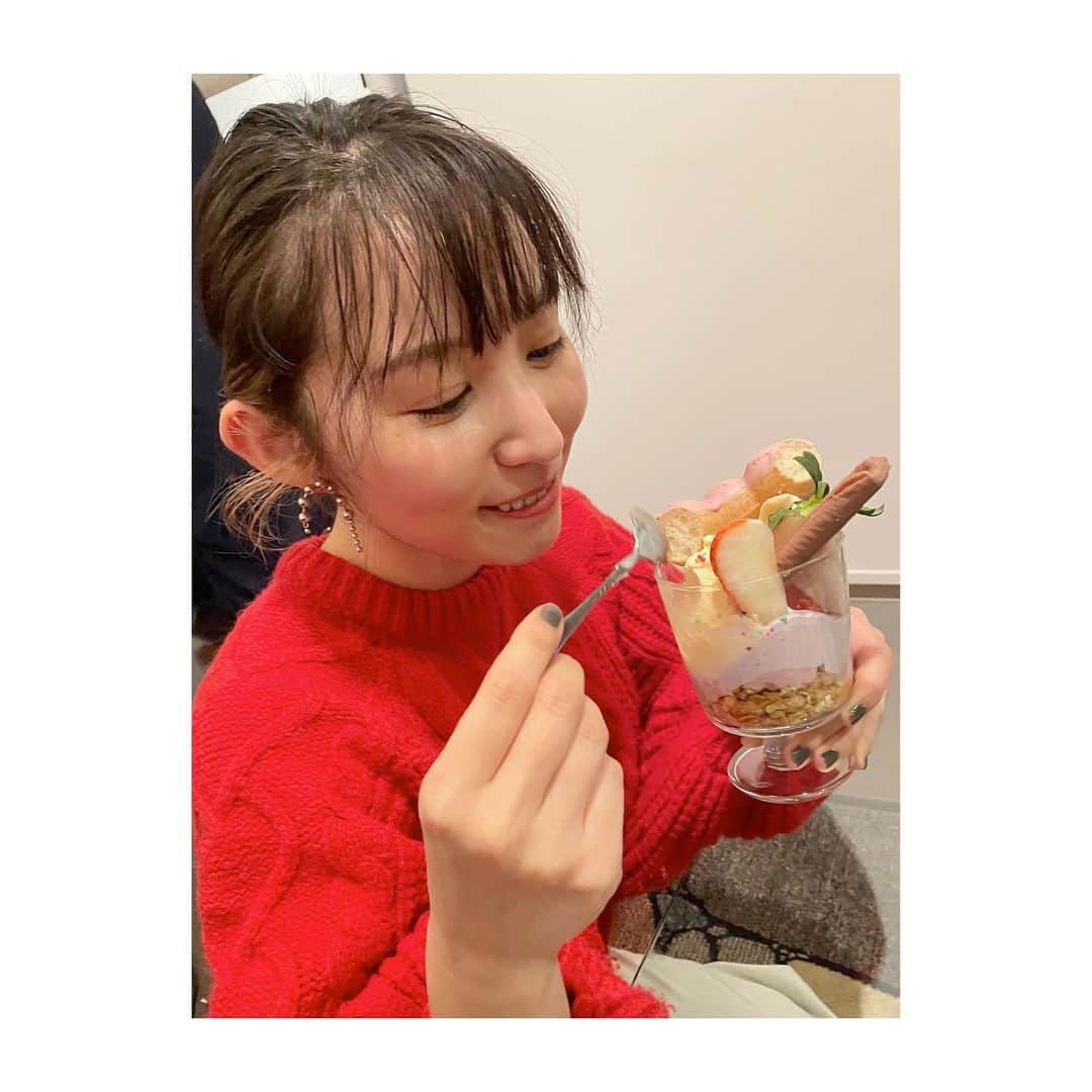 徳永えりのインスタグラム：「... めろちゃんがこの前作ってくれた、 夢の詰め合わせパフェ🍨🍭🍩🍓🍫 (美味しかったナァ…って時折思い出してる🤤💭)」