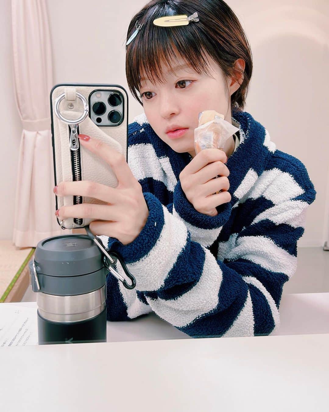 小林涼子さんのインスタグラム写真 - (小林涼子Instagram)「. 待ち時間に くんたまを食べてチャージ。 食べすぎちゃダメだと思う時に限って やたらとお腹空くのはなんでかな？ 😶  #くんたま #卵と私 #タンパク質 #ダイエット方法」1月26日 18時45分 - ryoko_kobayashi_ryoko