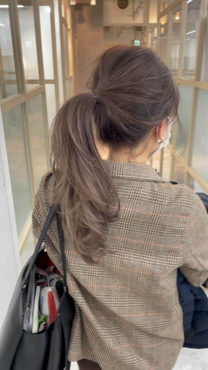 中西結梨花のインスタグラム：「2回ケアブリーチしてプレミアムケアカラー 。大人グレージュ 🐰」