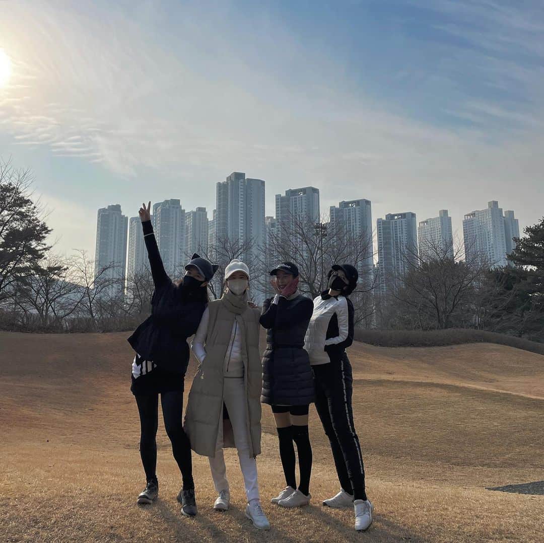 リュ・ジヘのインスタグラム：「필드 또 나가구 싶댜💚」