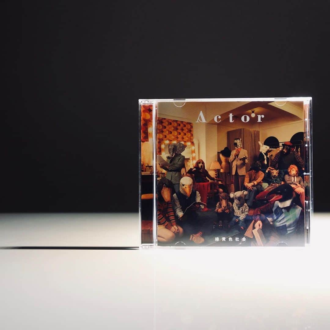 Peppe（緑黄色社会）のインスタグラム：「New Album 「Actor」Release.  一人一人がスポットライトを浴びた主役だってこと、忘れちゃいけないね。リリース嬉しいなー。たくさん聴いてくれたまえ。  🦭❤︎ #Actor #緑黄色社会」