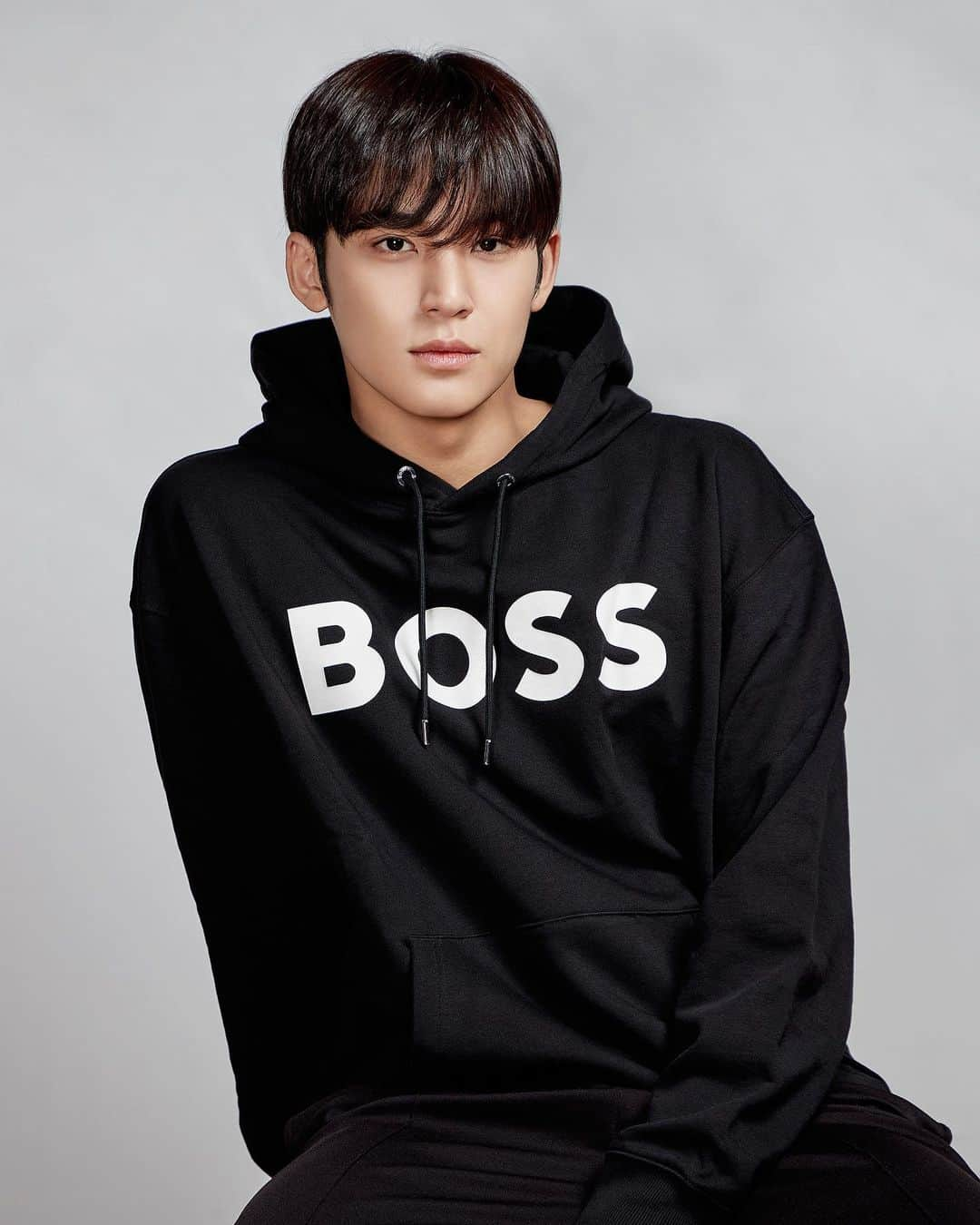 ミンギュさんのインスタグラム写真 - (ミンギュInstagram)「BOSS🖤  #ad #BeYourOwnBOSS #보스 #휴고보스 @boss」1月26日 21時29分 - min9yu_k