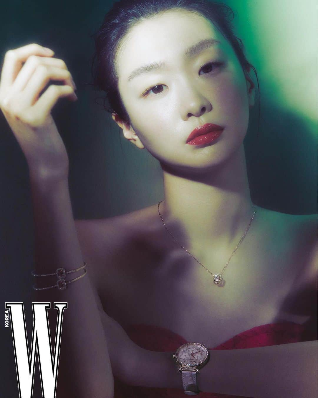 キム・ダミのインスタグラム：「@wkorea @swarovski 💎」