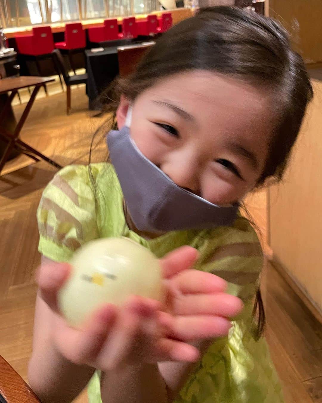 中岡由佳さんのインスタグラム写真 - (中岡由佳Instagram)「ひよこの蒸しパン。目と鼻がついているだけで子供は大喜び🐤カスタードクリーム入り。」1月26日 22時54分 - yuka_nakaoka