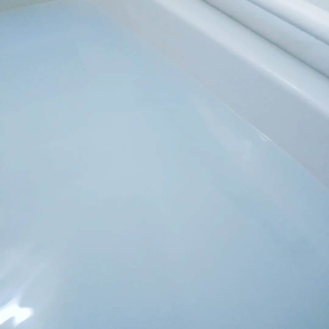 のインスタグラム：「いい湯だな♨️  湯気でクリアに写らなかったけど💦  入浴剤好きなんだな♨️」
