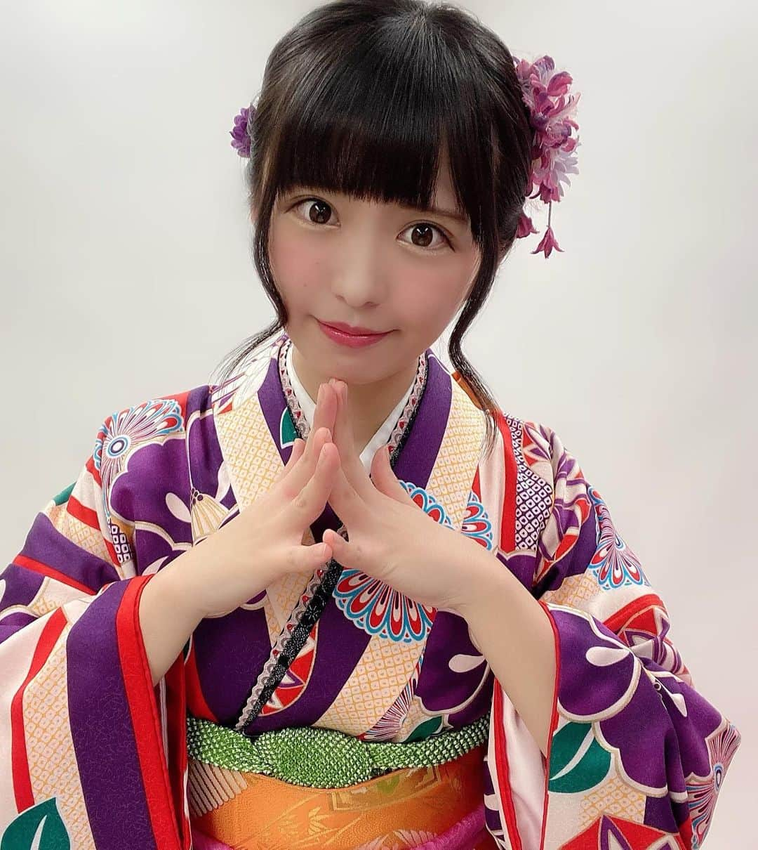 朝倉ゆりさんのインスタグラム写真 - (朝倉ゆりInstagram)「2022年もよろしくお願いします🥰💓 今年も晴れ着👘着させていただきました🎀 ． ． #今年もよろしくお願いします #今更 #新年のご挨拶 #2022年 #japanesekimono #着物 #晴れ着  #オフショット #エラバレシ #グラビア #グラビアアイドル #アイドル #cute #model #idol #gravure #그라비아 #아이돌 #모델 #扎心了 #예뻐요 #可愛 #晚上好 #早上好 #インスタグラビア #求关注 #cosplay」1月27日 11時15分 - eb_loverinko